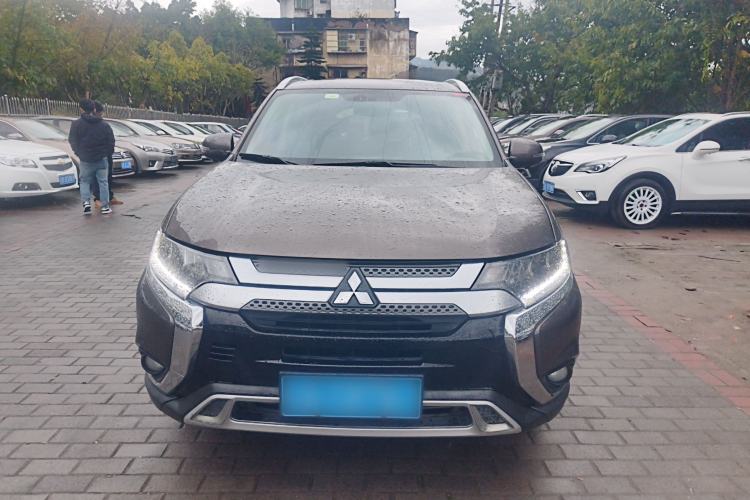 Used Mitsubishi Outlander 2019 2.4L 4x4 Zhi Xiang Edition 7 Seats China VI Standard