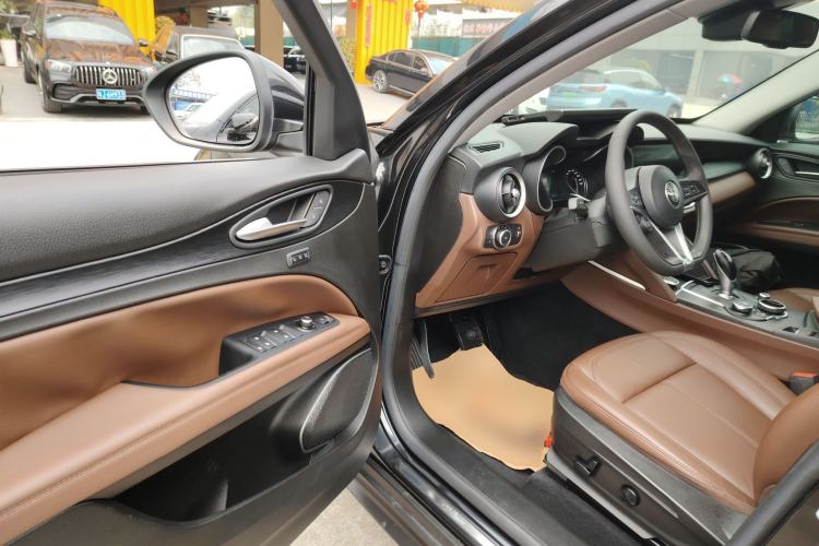 Used Alfa Romeo Stelvio 2017 2.0T 200HP Luxury Edition
