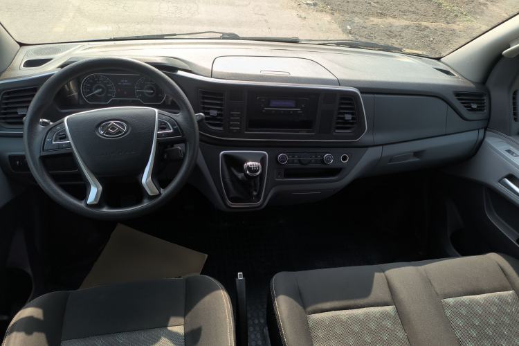 Used SAIC MAXUS Xintu V80 2024 Aotuntong Value Edition 6MT Short Wheelbase Mid-Height Roof 127 Ps 5/6 Seats