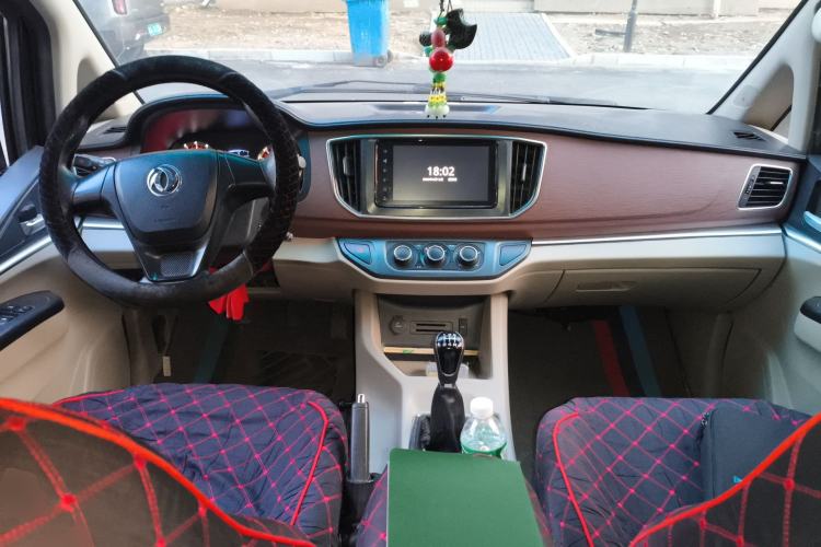 Used FORTHING Lingzhi 2018 M5L 1.6L 7-Seater Luxury Model Center Console