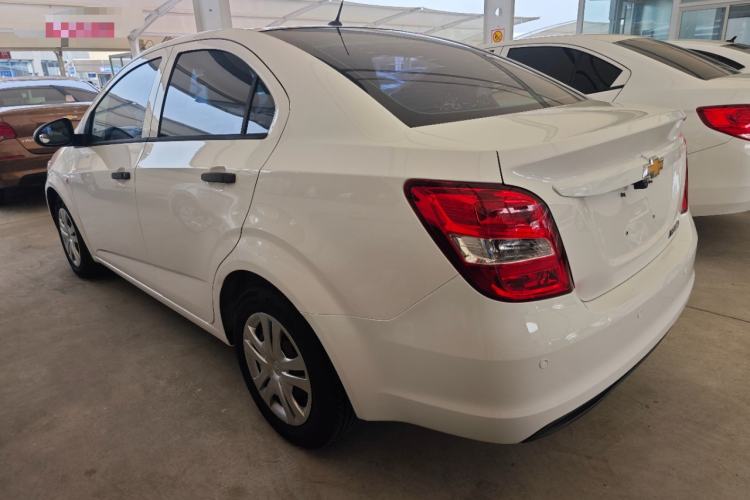 Used Chevrolet Aveo Sonic 2014 Sedan 1.4SL AT Stylish Sunroof Edition Exterior 2