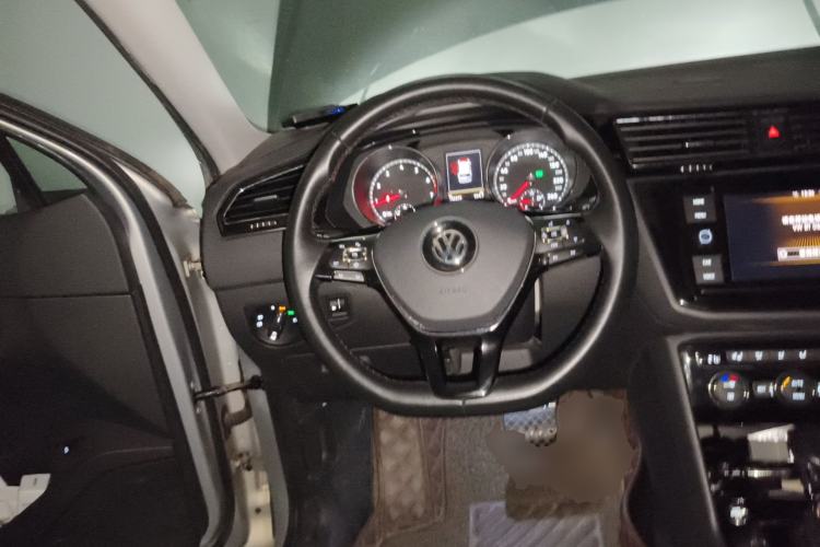 Used Volkswagen Tiguan L 2019 330TSI Automatic Two-Wheel Drive Smart Luxury Version China VI Standard Steering Wheel