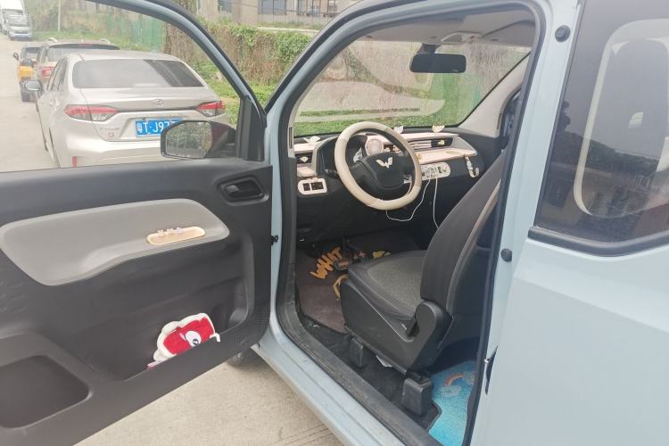Used Wuling Hongguang MINIEV 2021 Macaron Fashion Model Lithium Iron Phosphate Driver Seat