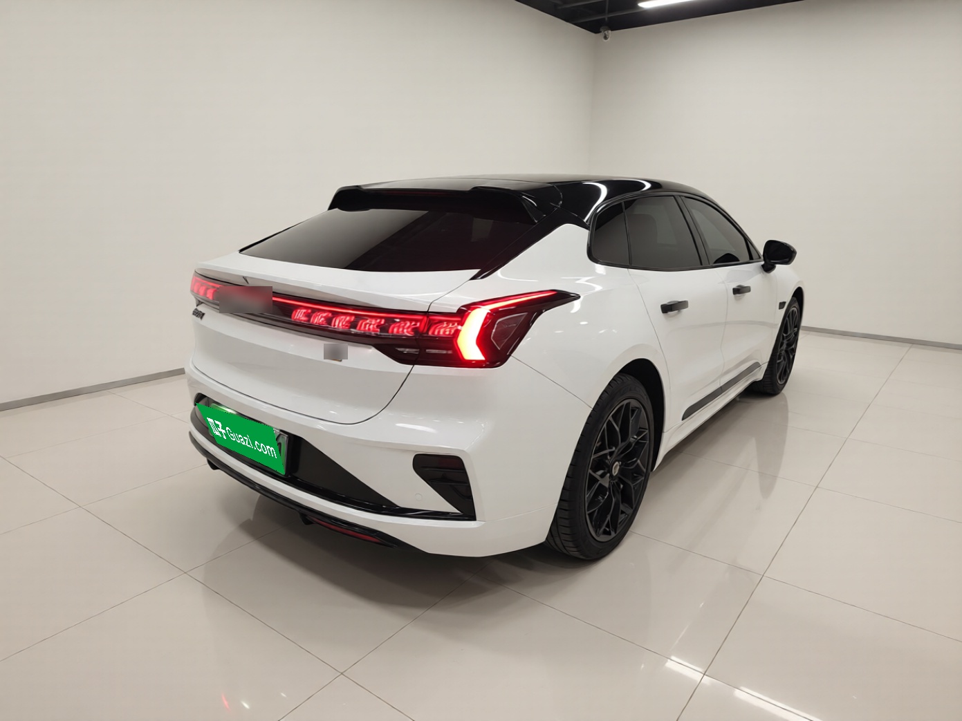 Zeekr 001 2026 95° All-Wheel-Drive Max Edition — снимка 6