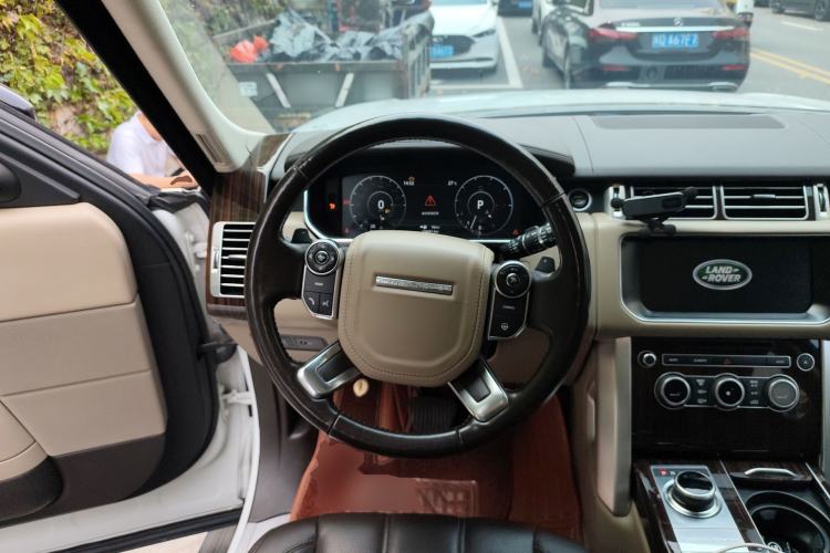 Used Land Rover Range 2017 3.0 SC V6 Vogue Extended Version Steering Wheel