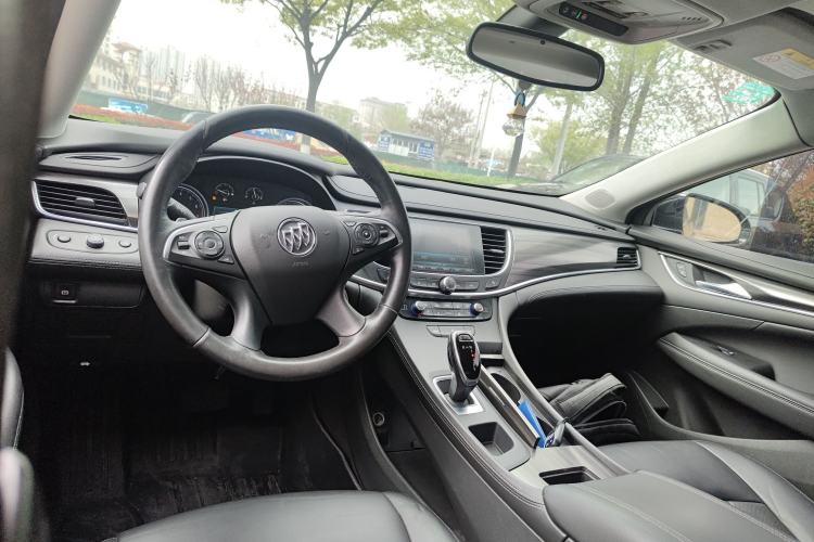 Used Buick LaCrosse 2018 20T Elite Edition Center Console