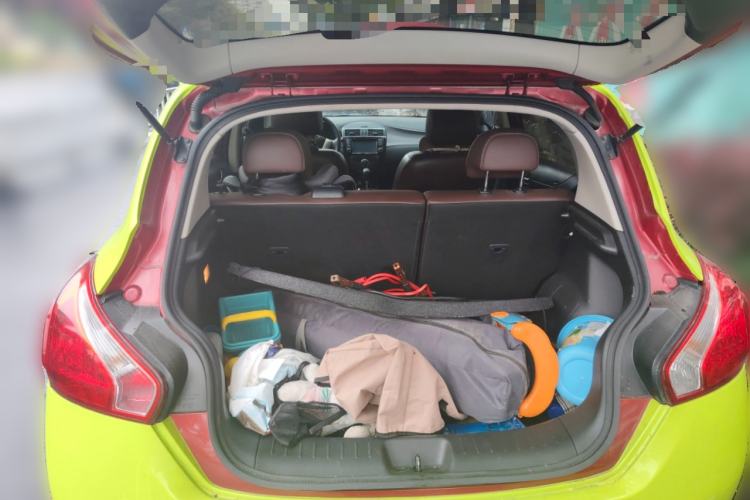 Used Nissan Tiida 2014 1.6L CVT Cool Cafe Edition Trunk