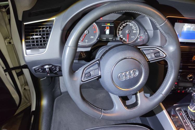 Used Audi Q5 2017 Plus 40 TFSI Technology Model