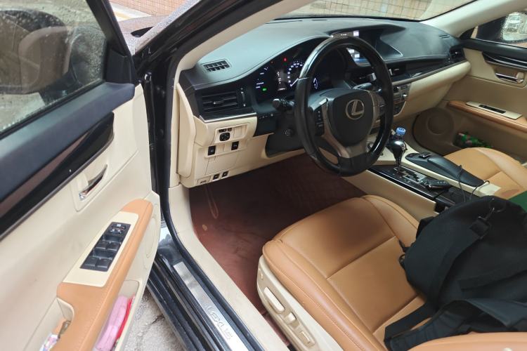 Used Lexus ES 2013 300h Elite Edition