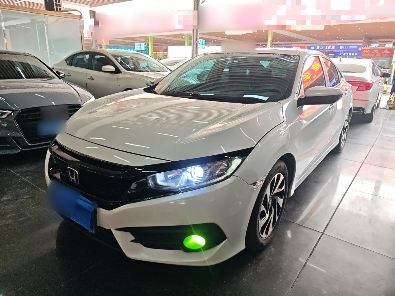 Под передней частью автомобиля