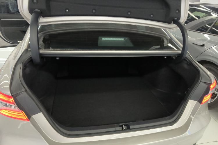 Used Toyota Camry 2021 2.0G Luxury Edition
