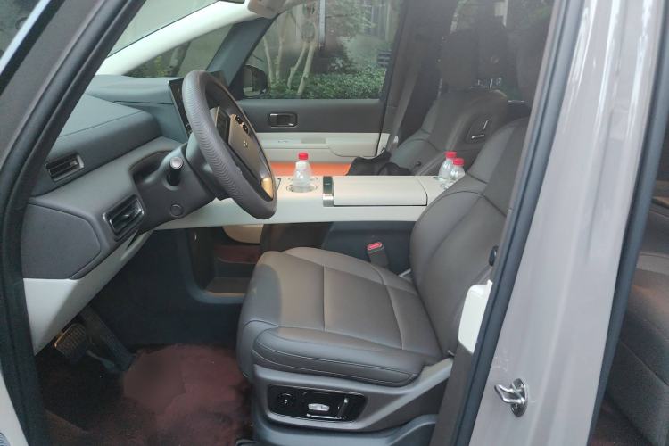 Used Li Auto MEGA 2024 Ultra Model
