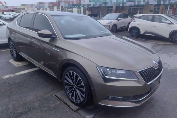Used Skoda Superb 2016 TSI280 DSG Champion Edition Front Right 45 Deg