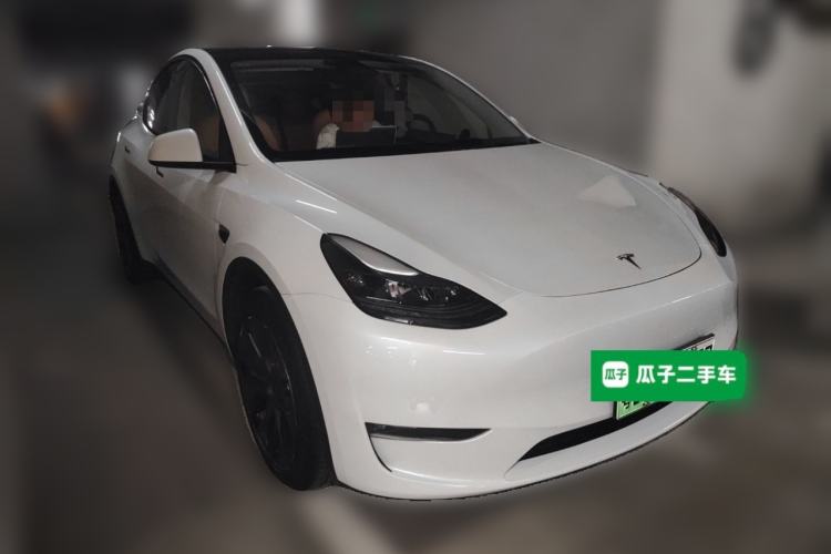 Used Tesla Model Y 2024 Long-Range All-Wheel-Drive Version Front Right 45 Deg