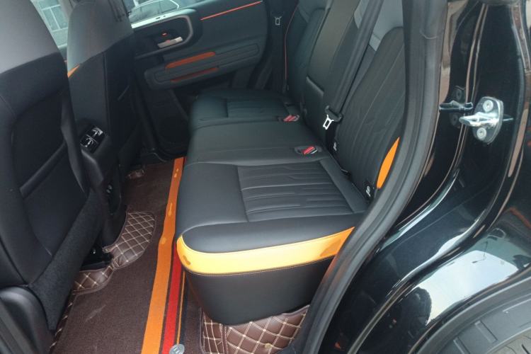 Used BAIC Off-Road BJ40 2024 2.0T All-New Urban Hunter Edition Chivalrous Style
