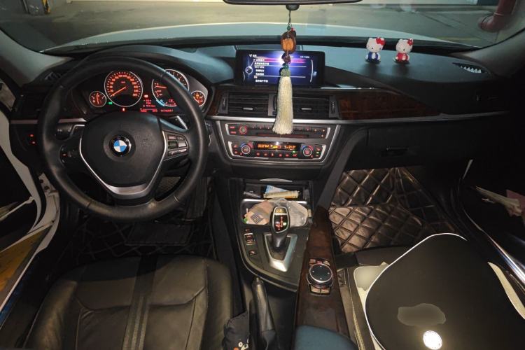 Used BMW 3 Series 2013 Facelift 320Li Fashion Design Package Center Console