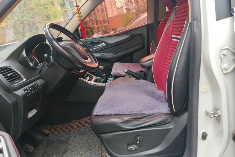 Used Baojun 560 2015 1.8L manual luxury version Left Front Seat