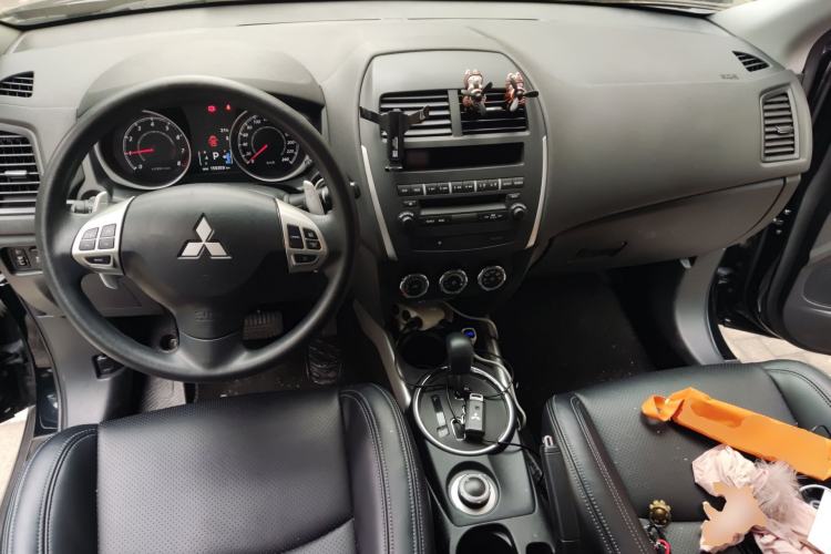 Used Mitsubishi ASX 2013 2.0L CVT Four-Wheel Drive Premium Edition Center Console