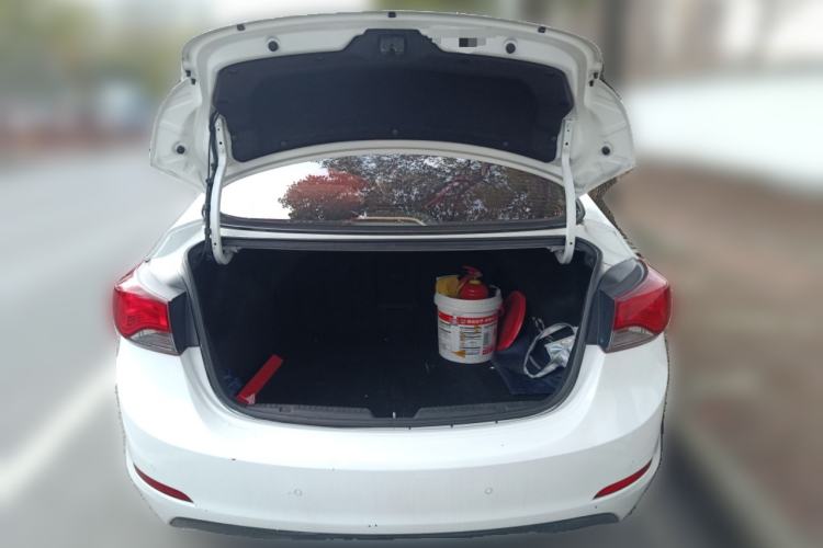 Used Hyundai Elantra (5th Generation / Langdong) 2016 1.6L Automatic Smart Version