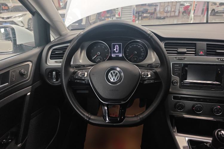 Used Volkswagen Golf 2016 230TSI Manual Comfort Version
