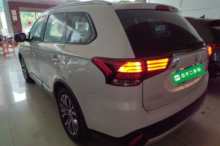 Used Mitsubishi Outlander 2018 2.0L Two-Wheel Drive Glory Edition 5 Seats Rear Left 45 Deg