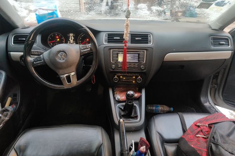 Used Volkswagen Sagitar 2012 1.4TSI Manual Luxury Model Center Console