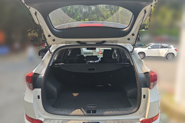 Used Hyundai Tucson 2015 1.6T Dual-Clutch Two-Wheel-Drive Smart Model Trunk