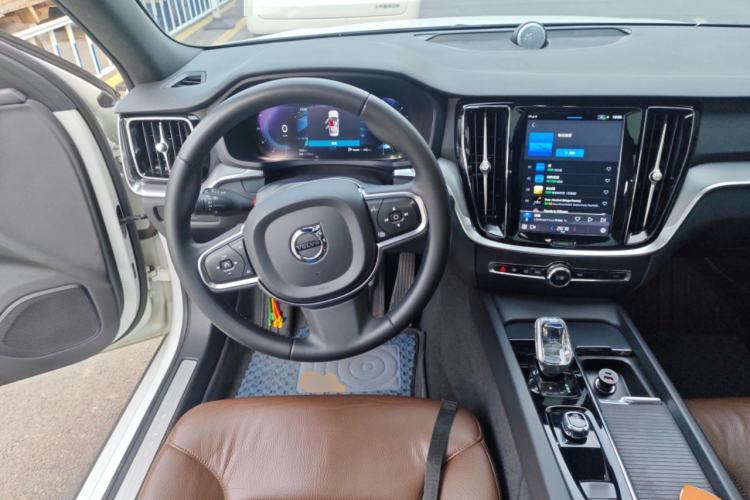 Used Volvo S60 2023 B4 Zhiyi Luxury Edition
