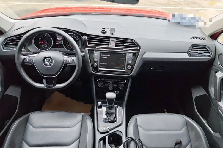 Used Volkswagen Tiguan L 2017 330TSI Automatic Two-Wheel Drive Luxury Edition Center Console