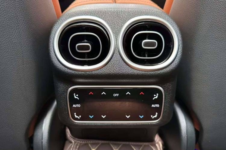 Used Mercedes-Benz GLC 2024 GLC 260 L 4MATIC Dynamic Edition 5-seater