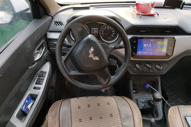Used Wuling Hongguang 2018 1.5L S Comfort Model L2B Steering Wheel