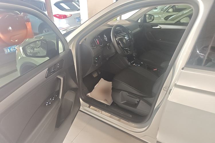 Used Volkswagen Tiguan L 2017 330TSI Automatic Two-Wheel Drive Luxury Edition
