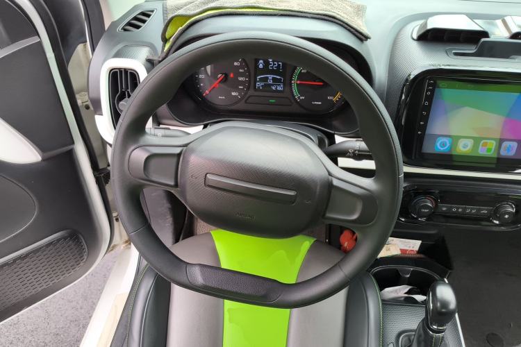 Used Roewe Clever 2021 302 km New Four-Seater Super-Efficient Version Steering Wheel