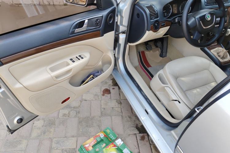 Used Skoda Octavia 2010 1.4 TSI Manual Yijun Edition
