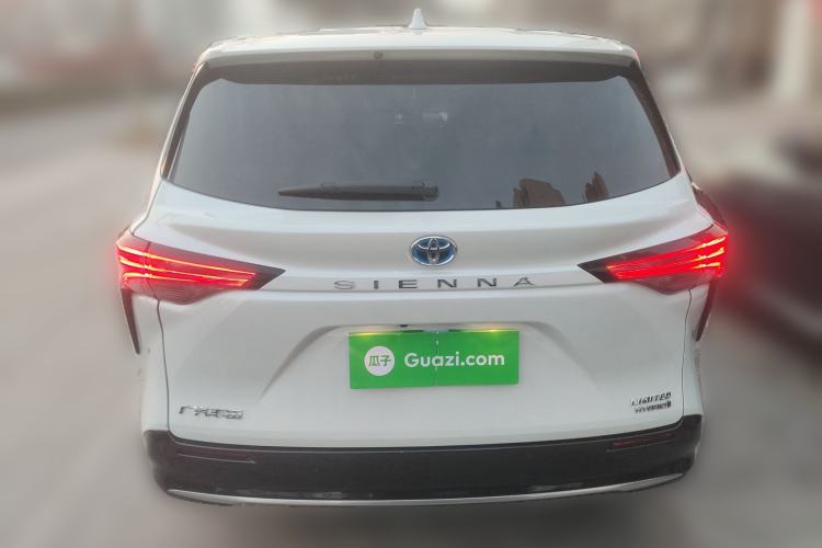 Used Toyota SIENNA 2023 2.5L Hybrid Deluxe Edition Rear