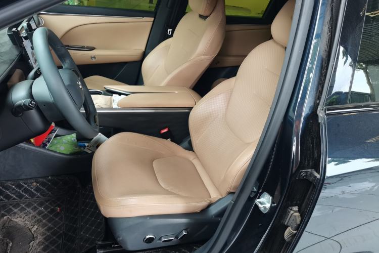 Used ARCFOX Alpha T5 2025 520 MAX Left Front Seat