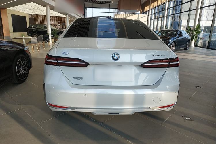 Used BMW i5 2024 eDrive 35L Prestige Luxury Package
