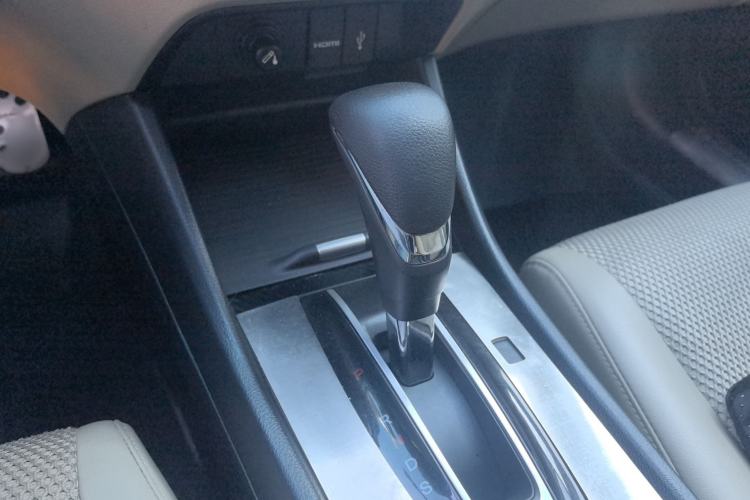 Used Honda Jade 2013 1.8L automatic Comfort version 5 seats