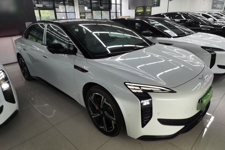 Used Hongqi EH7 2024 640 Pro+ All-Wheel Drive Front Right 45 Deg