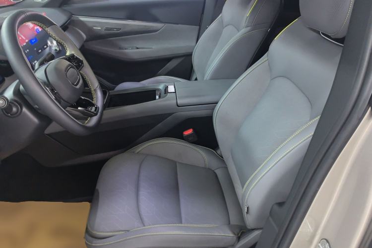 Used Lynk & Co 08 EM-P 2025 120km Long-Range Halo Left Front Seat