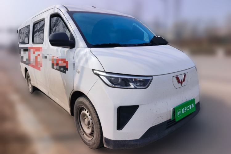 Used Wuling Yangguang 2024 300KM Comfort Version Passenger Van 75kW

