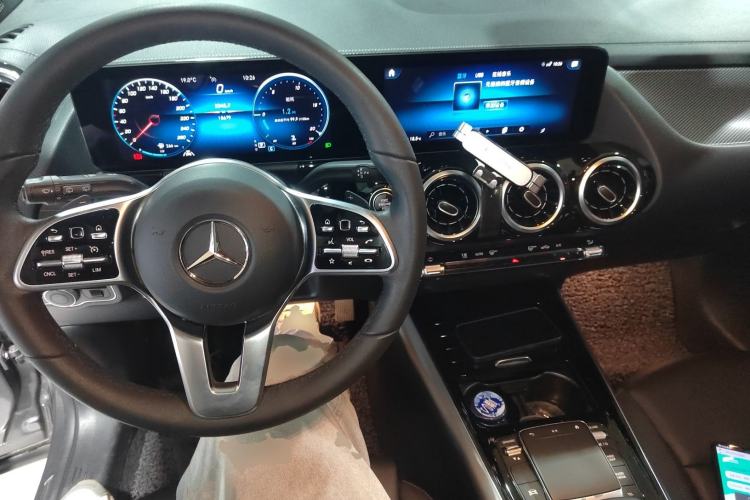 Used Mercedes-Benz GLA 2022 Second Facelift GLA 200 Center Console