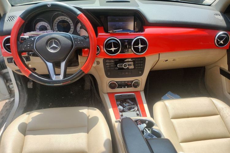 Used Mercedes-Benz GLK-Class 2013 GLK 300 4MATIC Dynamic Sunroof Model Center Console