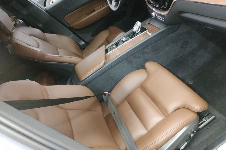 Used Volvo XC60 2023 B5 4x4 Smart Luxury Edition Right Front Seat