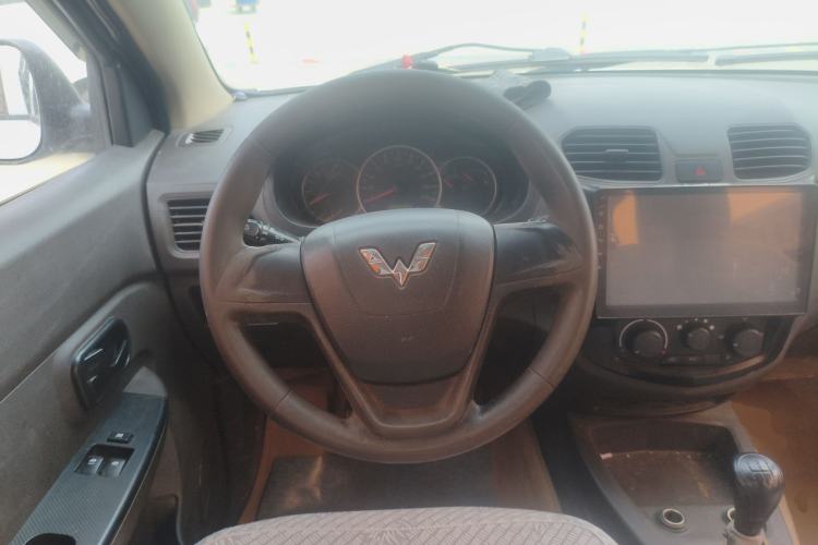 Used Wuling Hongguang 2015 1.5L S Basic Version China V Standard Steering Wheel