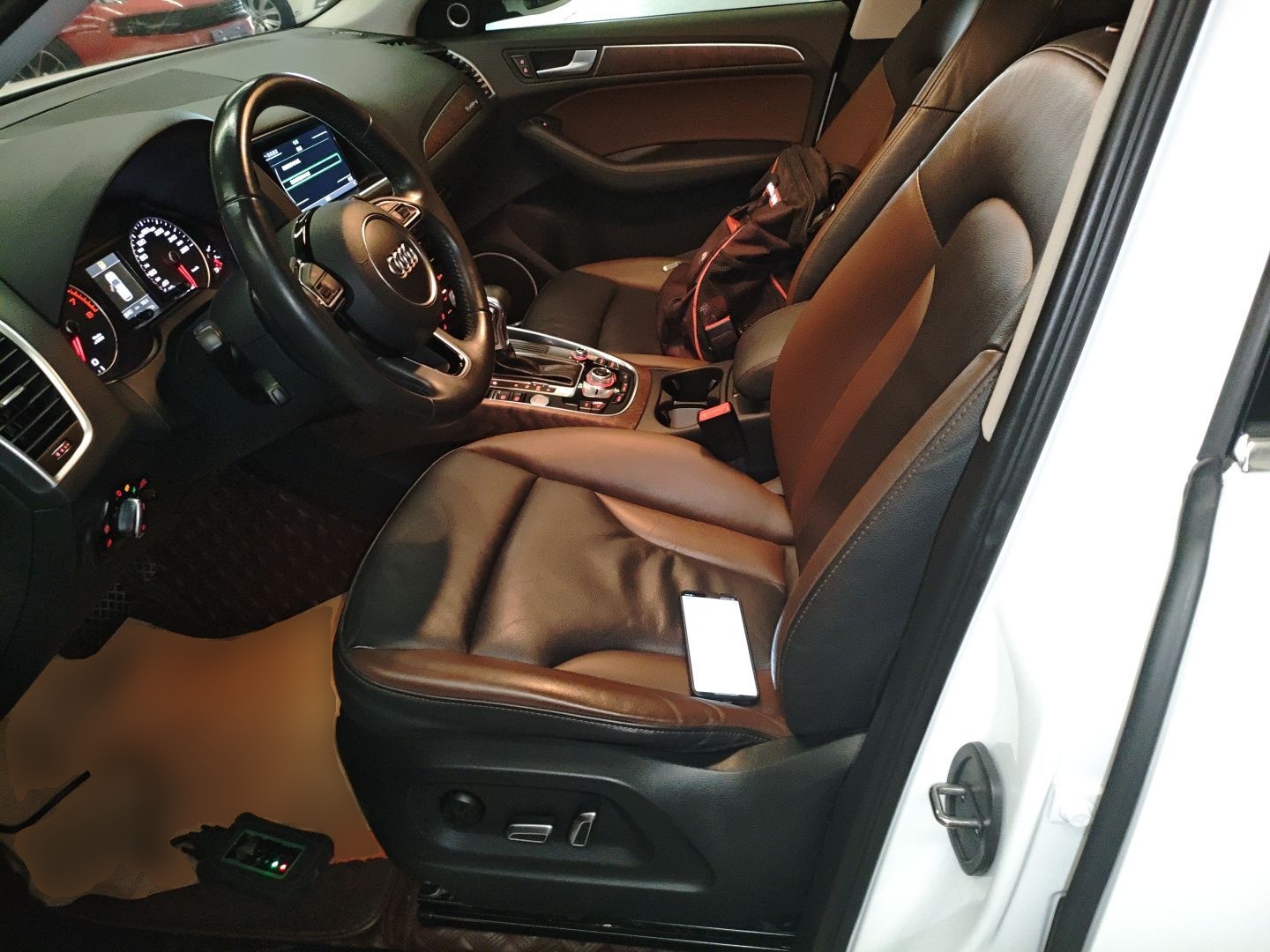 Переднее сиденье в автомобиле