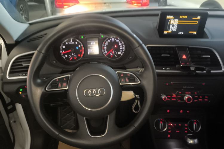 Used Audi Q3 2018 30th Anniversary Edition 30 TFSI Fashion Model Center Console