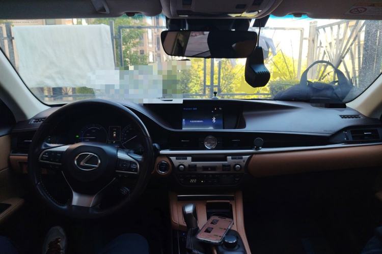 Used Lexus ES 2015 300h Comfort Edition
