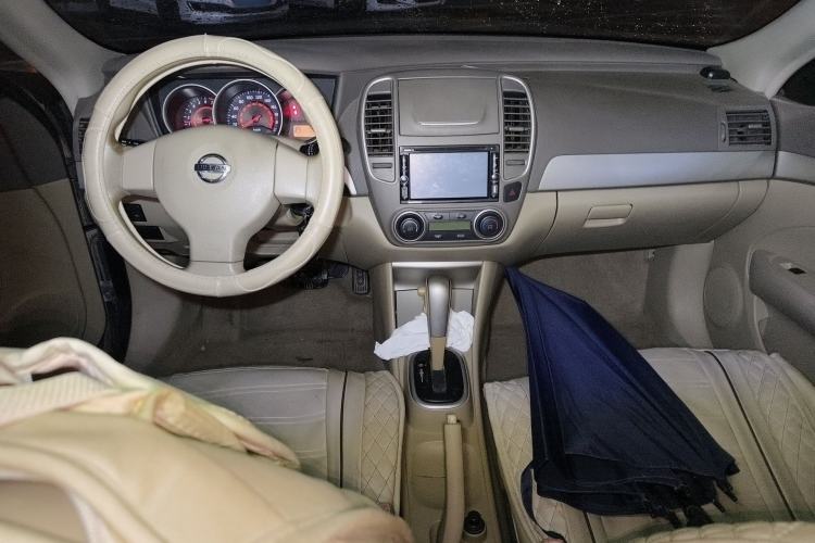 Used Nissan Sylphy 2012 Classic 1.6XE Automatic Comfort Edition Center Console