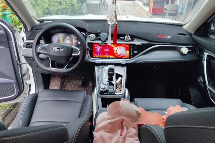 Used Geely Auto Emgrand X7 Sport 2020 1.5TD Automatic Smart Connect PRO Center Console